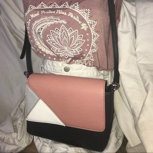 ❤️ Charming Charlie Geo Pattern Crossbody Purse